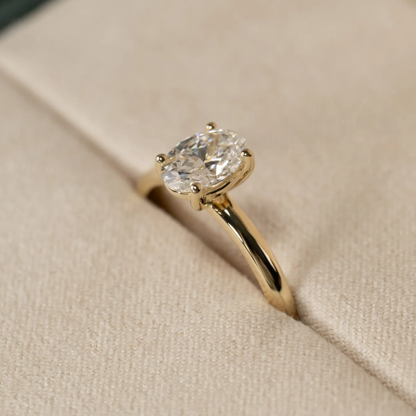 SOLITAIRE OVAL-CUT DIAMOND RING - 1.0ct - YG