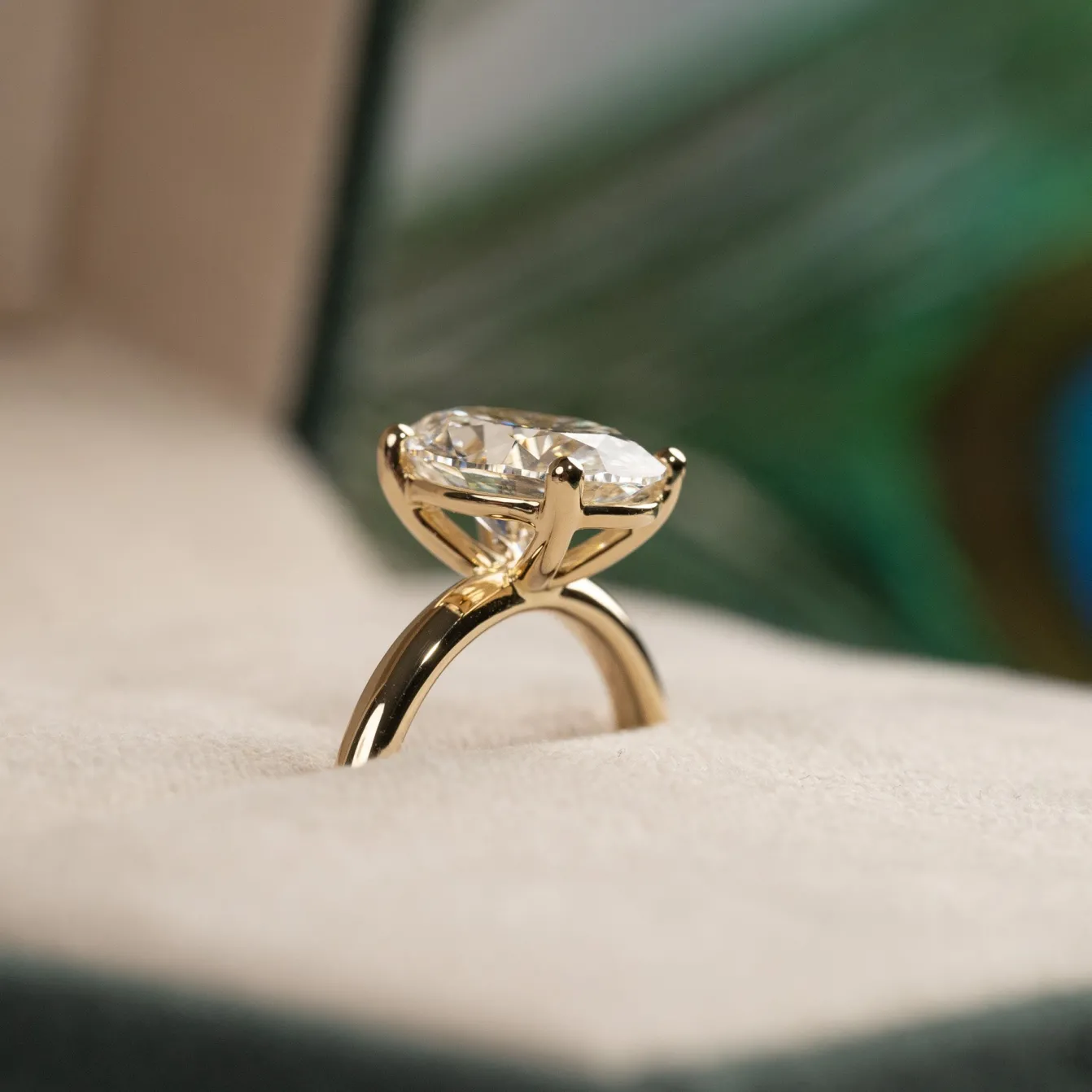 SOLITAIRE OVAL-CUT DIAMOND RING - 3.0ct - YG