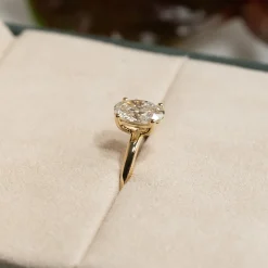 SOLITAIRE OVAL-CUT DIAMOND RING - 1.5ct - YG