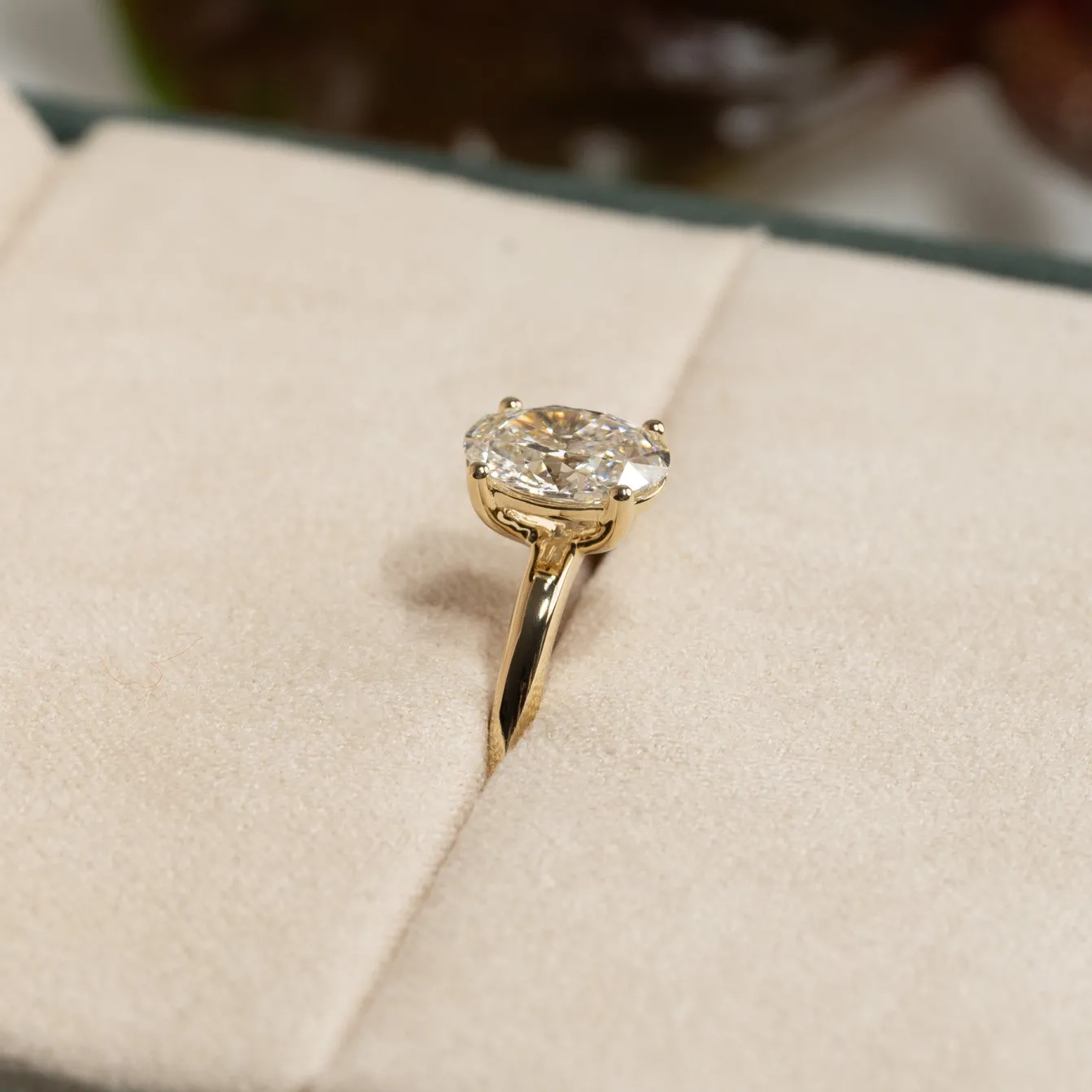 SOLITAIRE OVAL-CUT DIAMOND RING - 1.5ct - YG