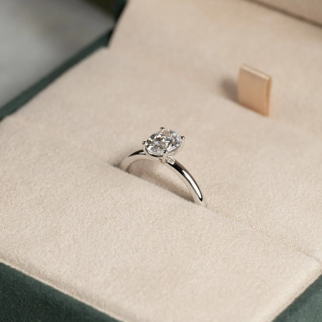 SOLITAIRE OVAL-CUT DIAMOND RING - 1.0ct - WG