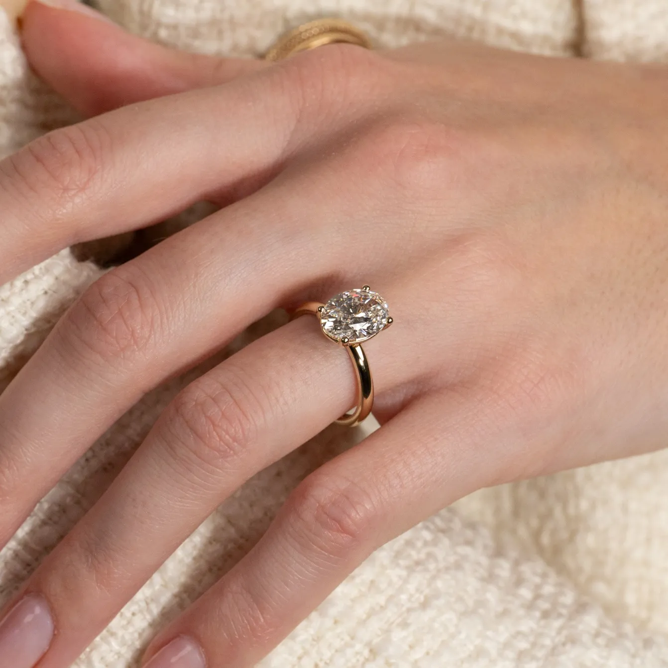 SOLITAIRE OVAL-CUT DIAMOND RING - 3.0ct - YG