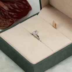 SOLITAIRE OVAL-CUT DIAMOND RING - 0.75ct - WG