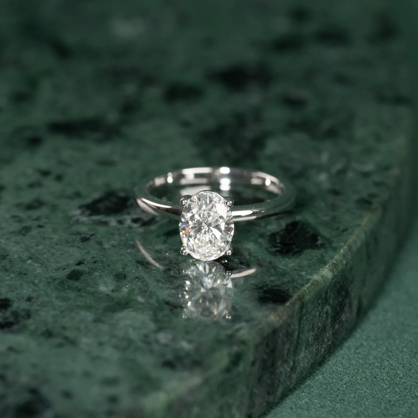 SOLITAIRE OVAL-CUT DIAMOND RING - 1.5ct - WG