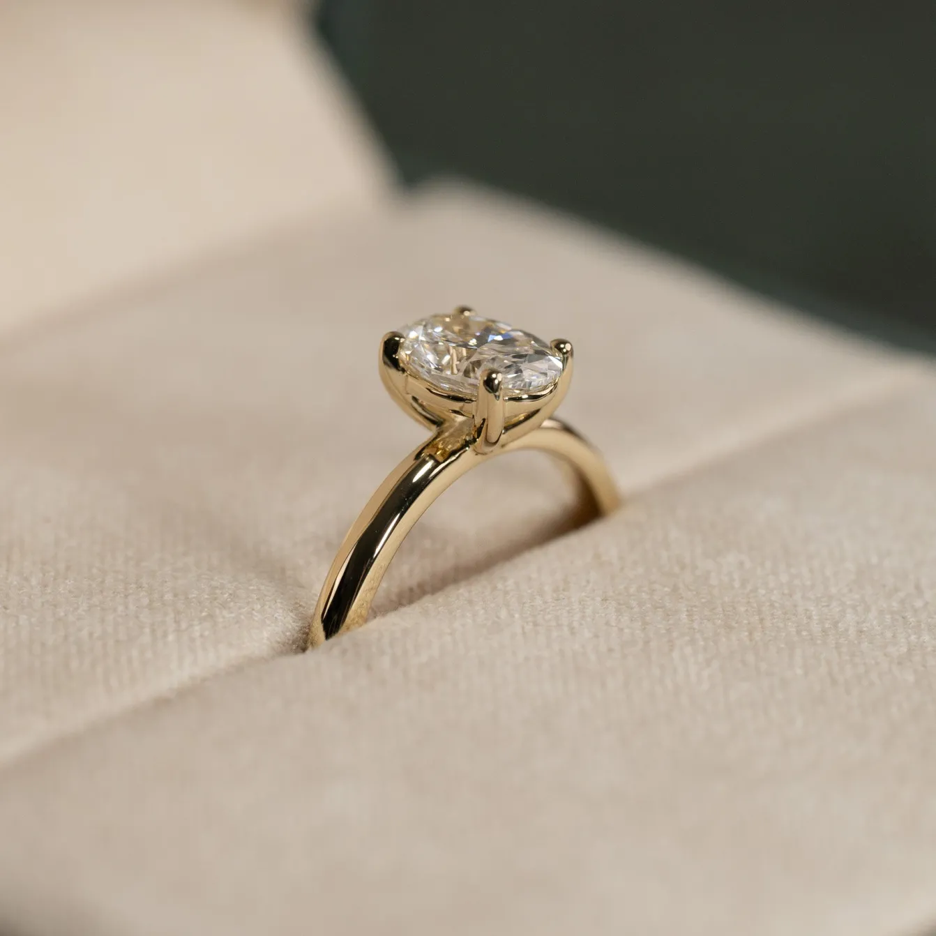 SOLITAIRE OVAL-CUT DIAMOND RING - 1.0ct - YG