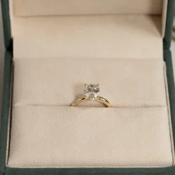 SOLITAIRE OVAL-CUT DIAMOND RING - 2.0ct - YG