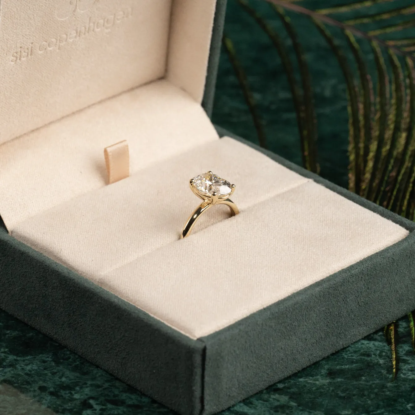 SOLITAIRE OVAL-CUT DIAMOND RING - 3.0ct - YG
