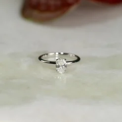 SOLITAIRE OVAL-CUT DIAMOND RING - 0.75ct - WG