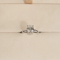SOLITAIRE OVAL-CUT DIAMOND RING - 1.5ct - WG