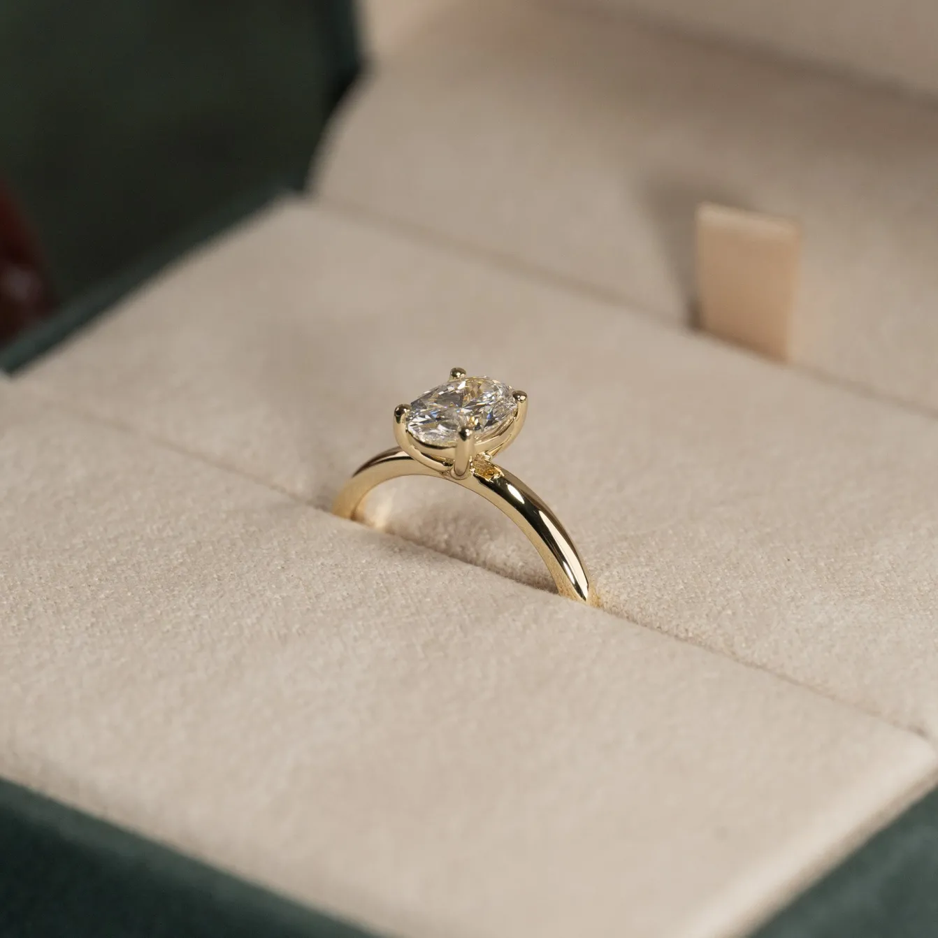 SOLITAIRE OVAL-CUT DIAMOND RING - 1.0ct - YG