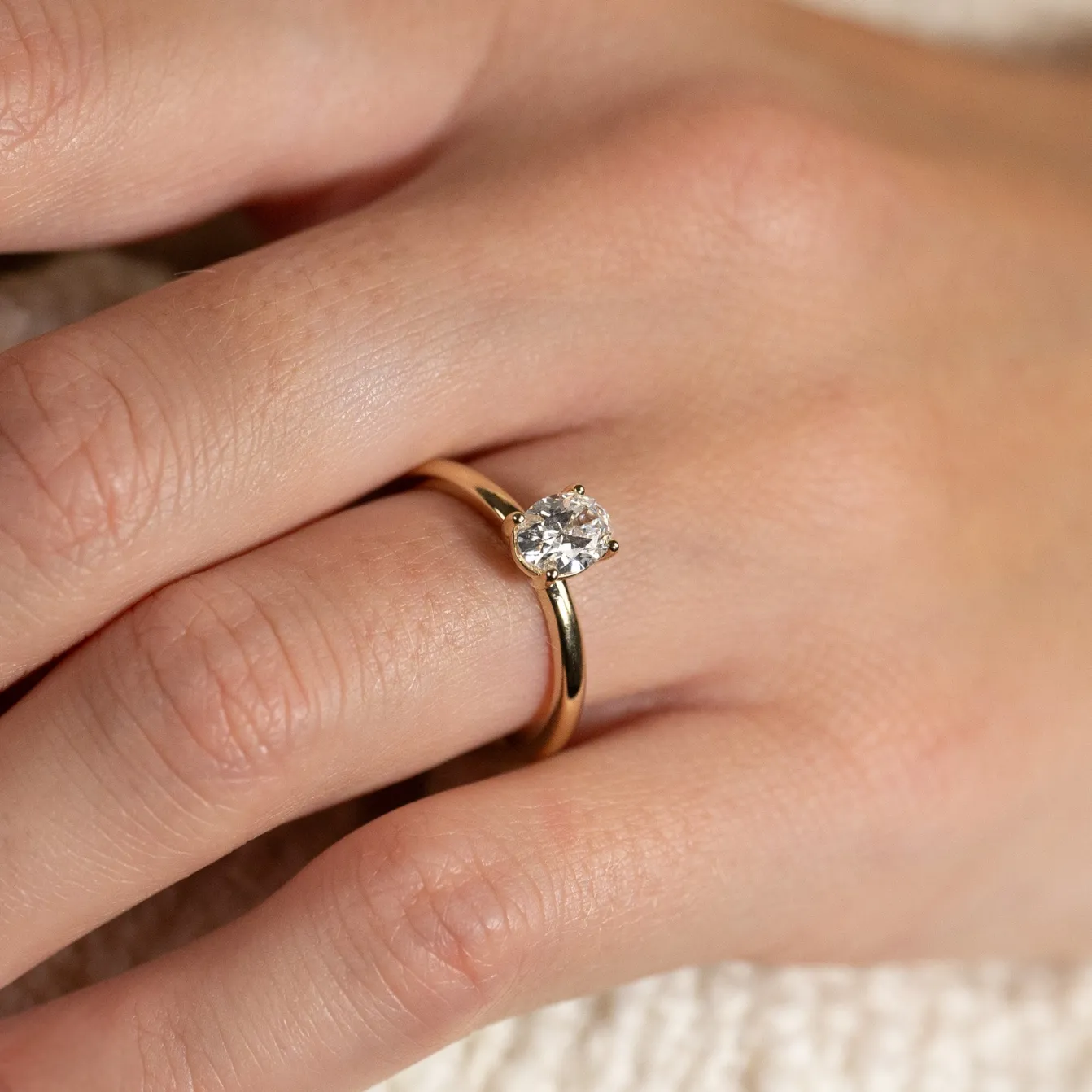 SOLITAIRE OVAL-CUT DIAMOND RING - 0.75ct - YG