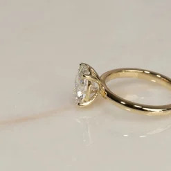 SOLITAIRE OVAL-CUT DIAMOND RING - 2.0ct - YG