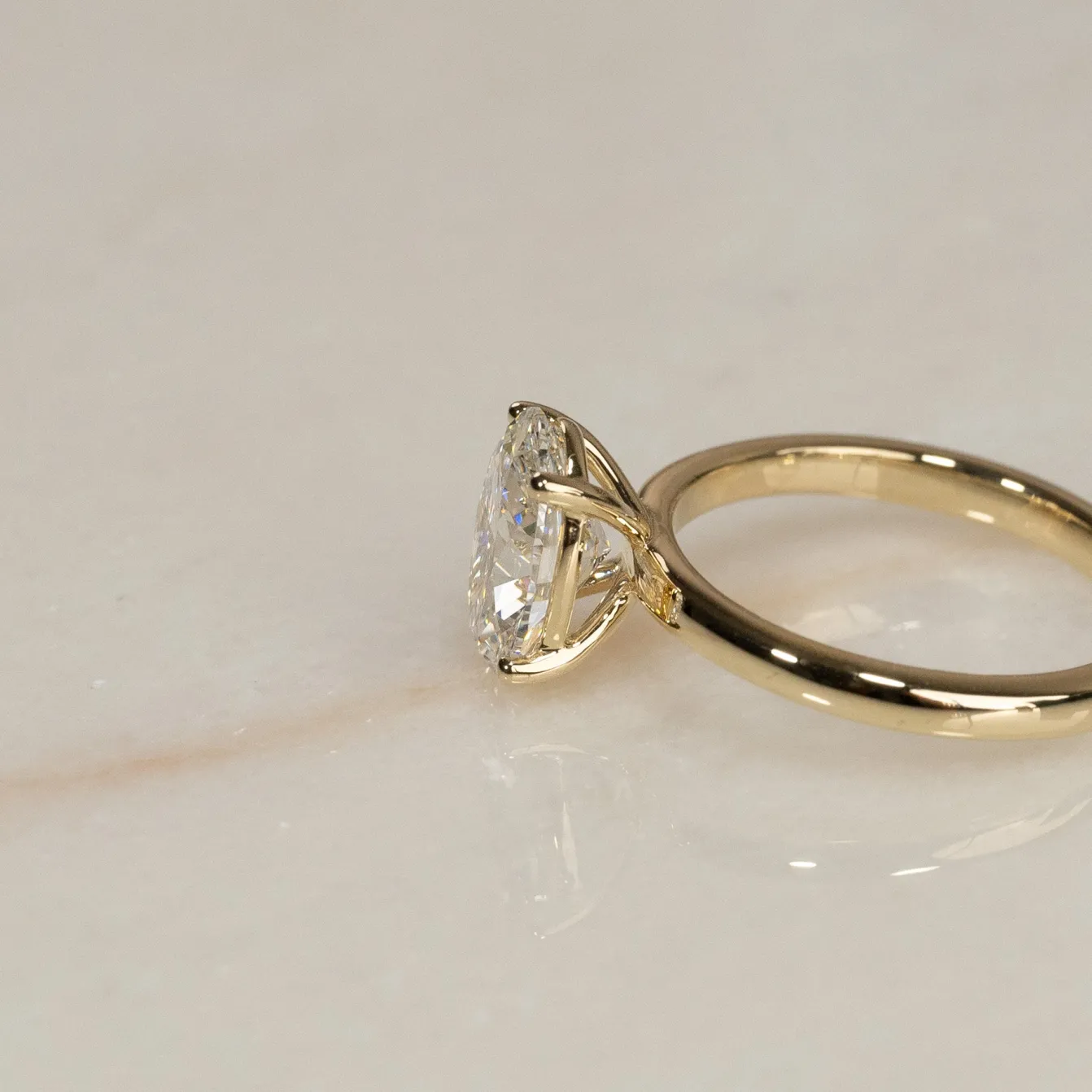SOLITAIRE OVAL-CUT DIAMOND RING - 2.0ct - YG