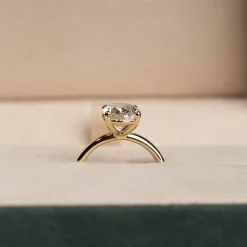 SOLITAIRE OVAL-CUT DIAMOND RING - 3.0ct - YG