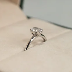 SOLITAIRE OVAL-CUT DIAMOND RING - 0.75ct - WG