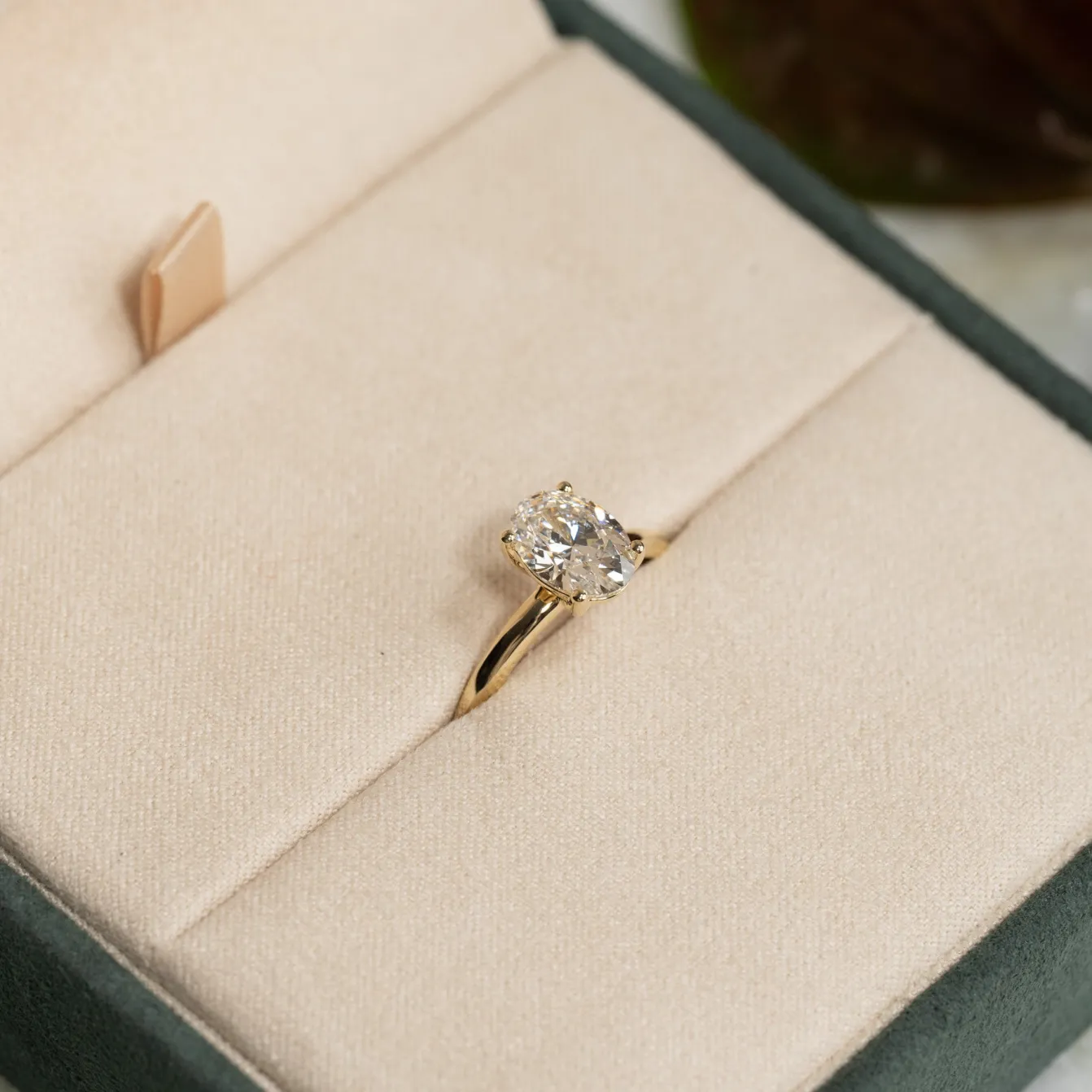 SOLITAIRE OVAL-CUT DIAMOND RING - 1.5ct - YG
