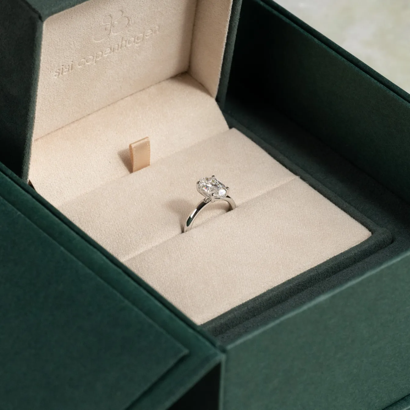 SOLITAIRE OVAL-CUT DIAMOND RING - 2.0ct - WG