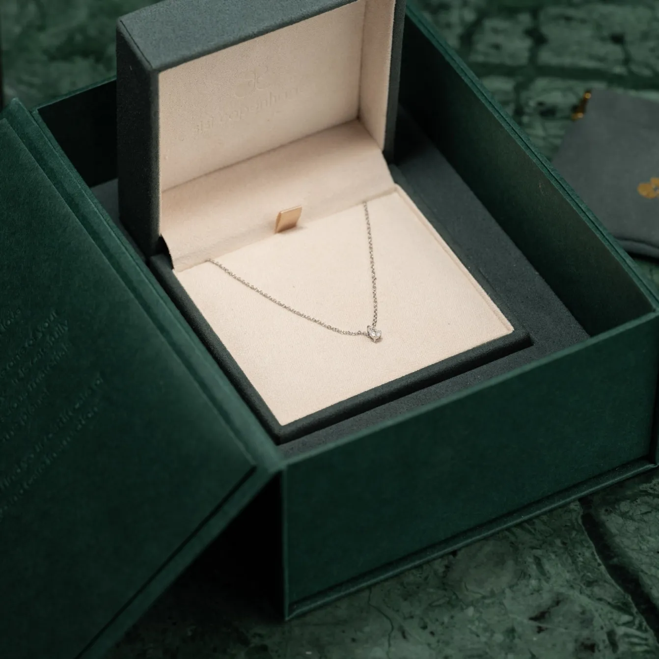 SOLITAIRE PEAR DIAMOND PENDANT - 0.12ct - WG