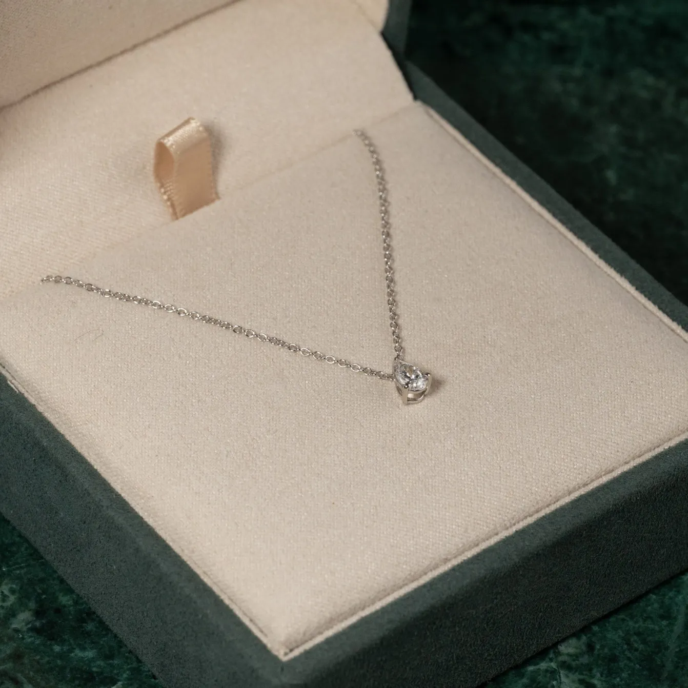 SOLITAIRE PEAR DIAMOND PENDANT - 0.25ct - WG