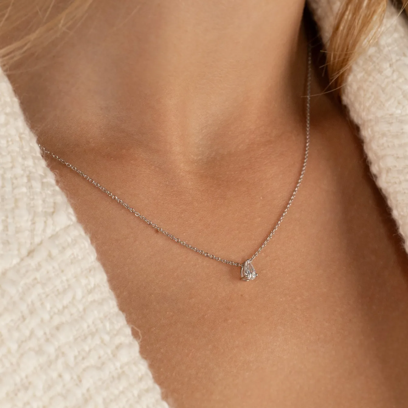 SOLITAIRE PEAR DIAMOND PENDANT - 0.25ct - WG