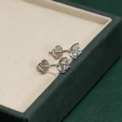 SOLITAIRE PRINCESS-CUT DIAMOND STUD EARRING - 1.15ct - WG