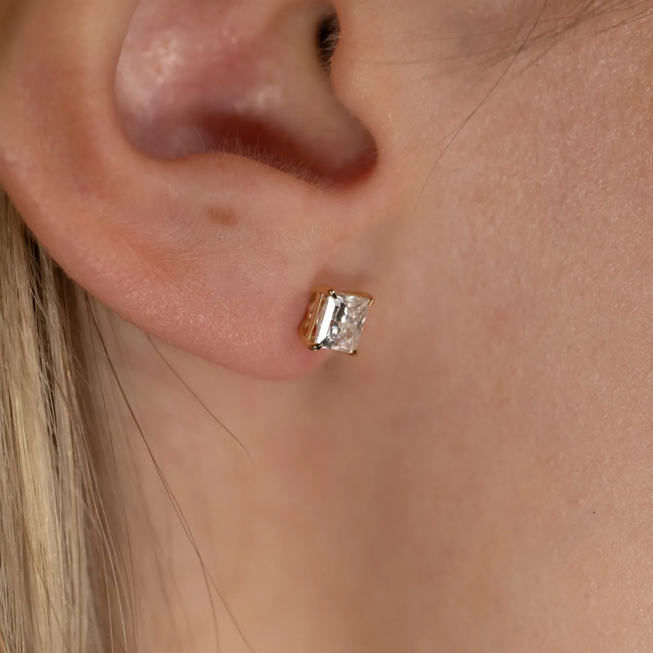 SOLITAIRE PRINCESS-CUT DIAMOND STUD EARRING - 1.15ct - YG