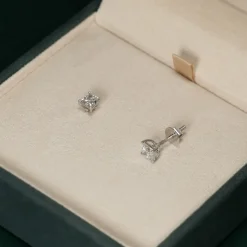SOLITAIRE PRINCESS-CUT DIAMOND STUD EARRING - 1.15ct - WG