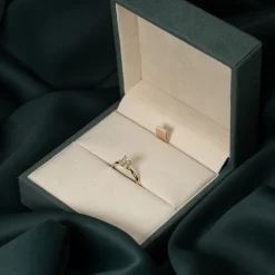 SOLITAIRE PRINCESS-CUT DIAMOND RING - 0.75ct - YG