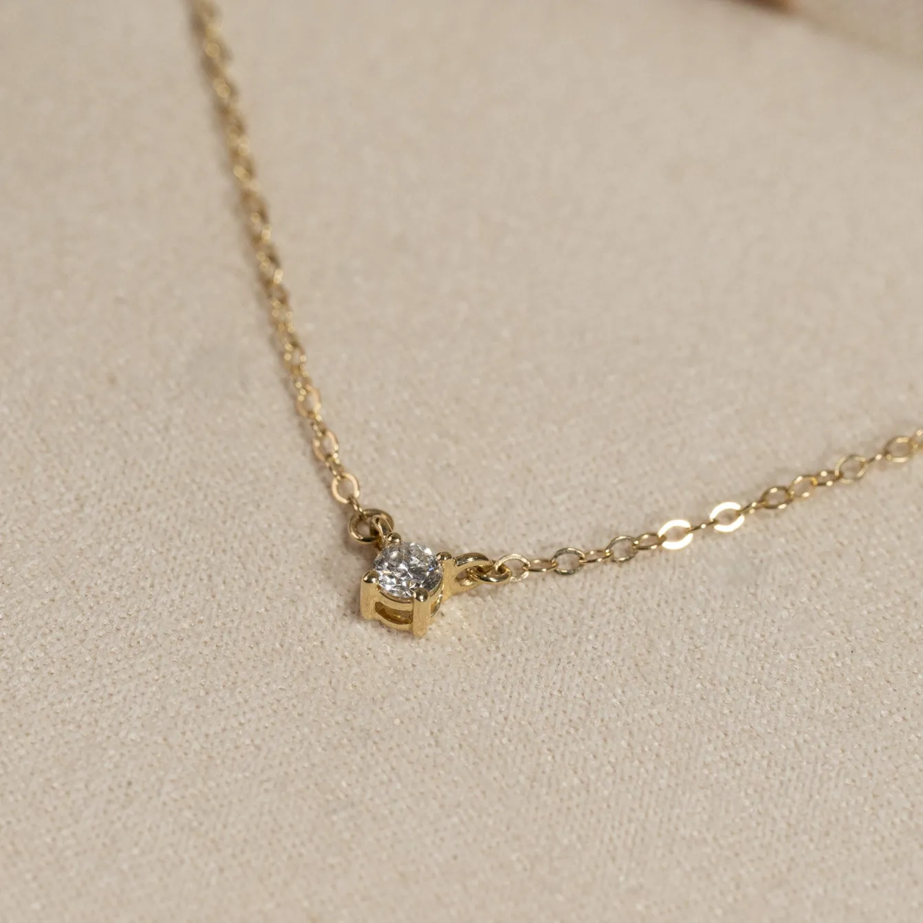 SOLITAIRE PRONG DIAMOND NECKLACE - 0.1ct - YG