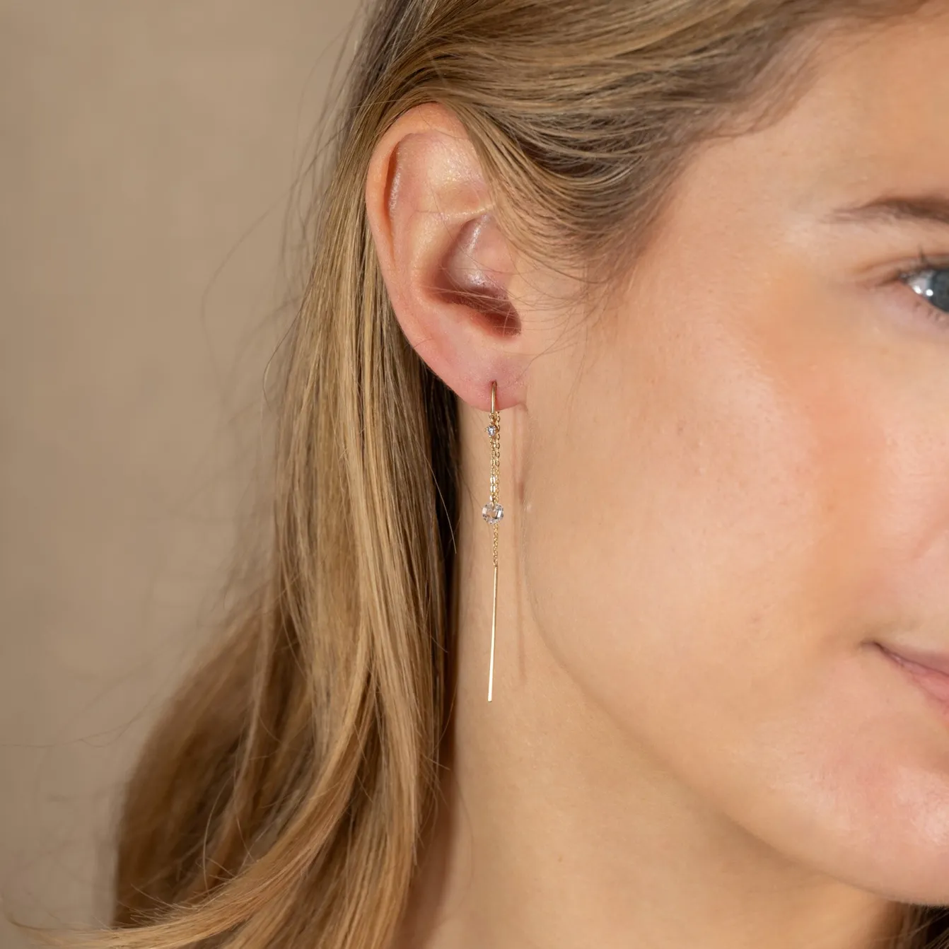 THEODORA CRYSTAL SOLID GOLD EARRING