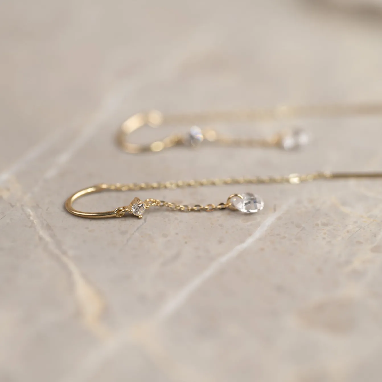 THEODORA CRYSTAL SOLID GOLD EARRING