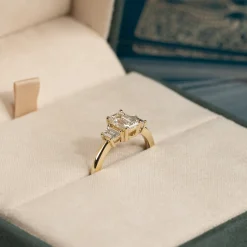 THREE-STONE EMERALD-CUT DIAMOND RING - 1.5ct - YG