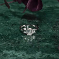THREE-STONE EMERALD-CUT DIAMOND RING - 1.5ct - WG