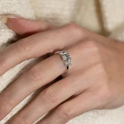 THREE-STONE OVAL-CUT DIAMOND RING - 2.0ct - WG