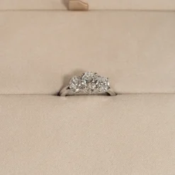 THREE-STONE OVAL-CUT DIAMOND RING - 2.0ct - WG