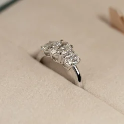 THREE-STONE OVAL-CUT DIAMOND RING - 2.0ct - WG