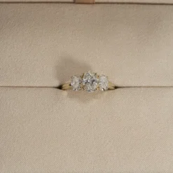 THREE-STONE OVAL-CUT DIAMOND RING - 2.0ct - YG