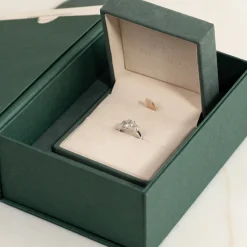 THREE-STONE OVAL-CUT DIAMOND RING - 2.0ct - WG
