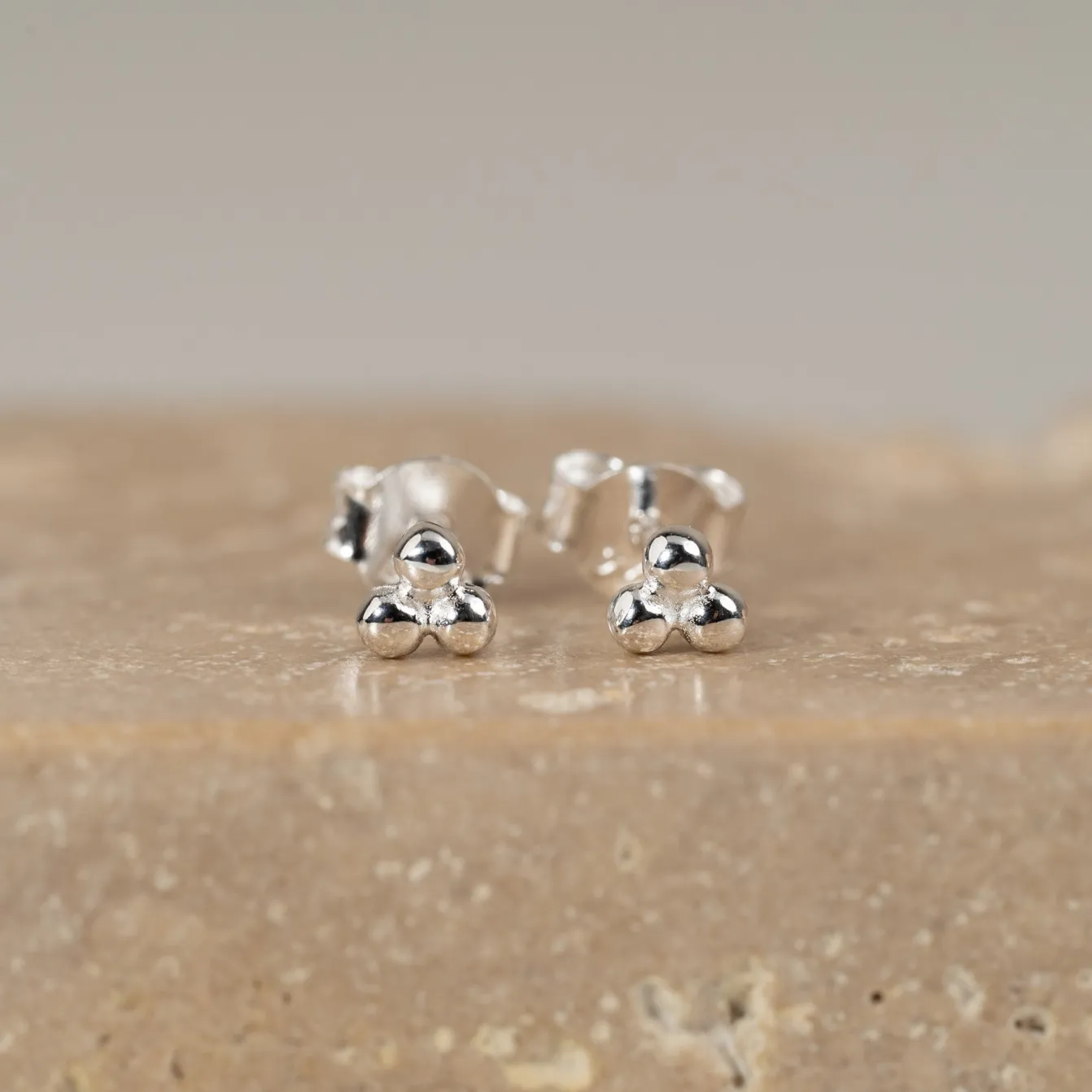TRIA DOT SILVER EARRING