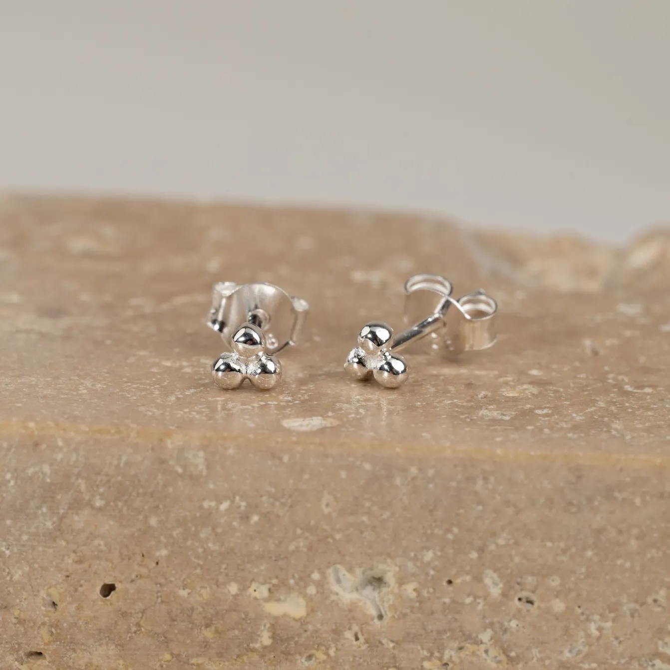 TRIA DOT SILVER EARRING