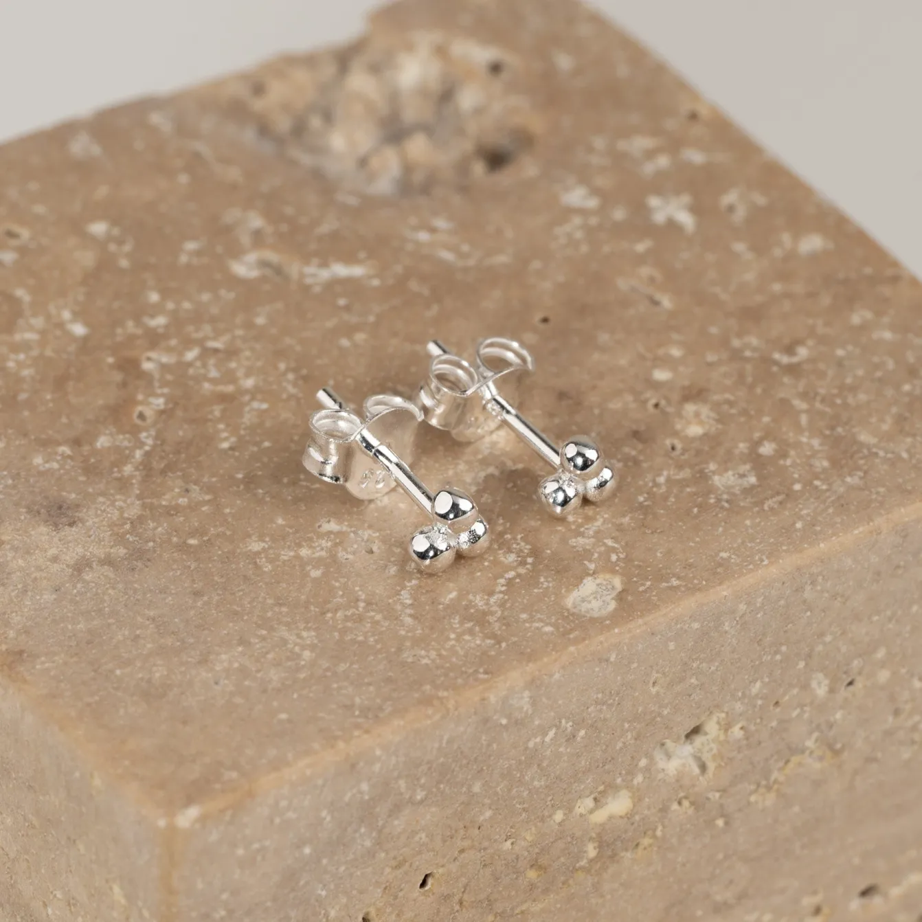 TRIA DOT SILVER EARRING