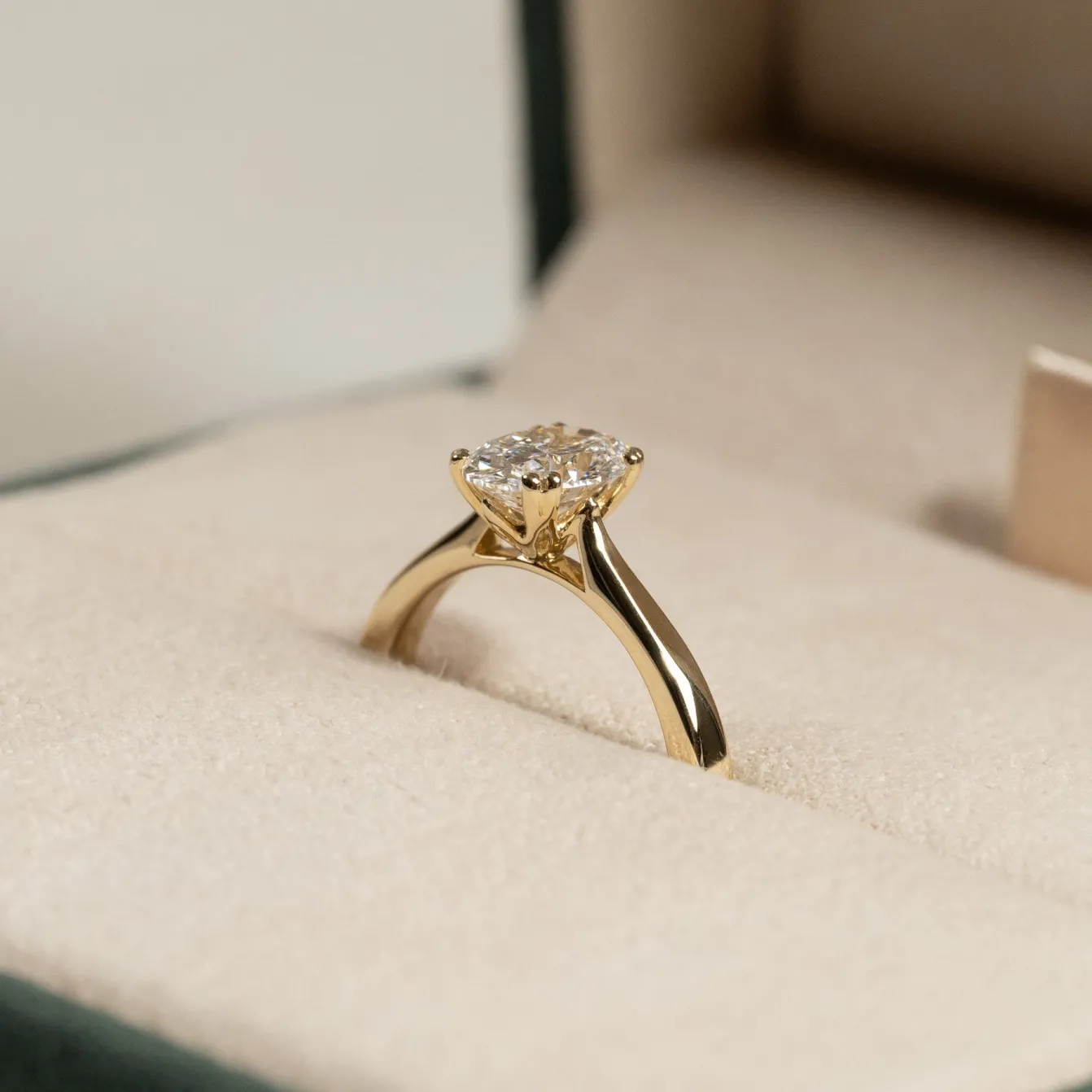 TULIP-SET OVAL-CUT DIAMOND RING - 1.0ct - YG