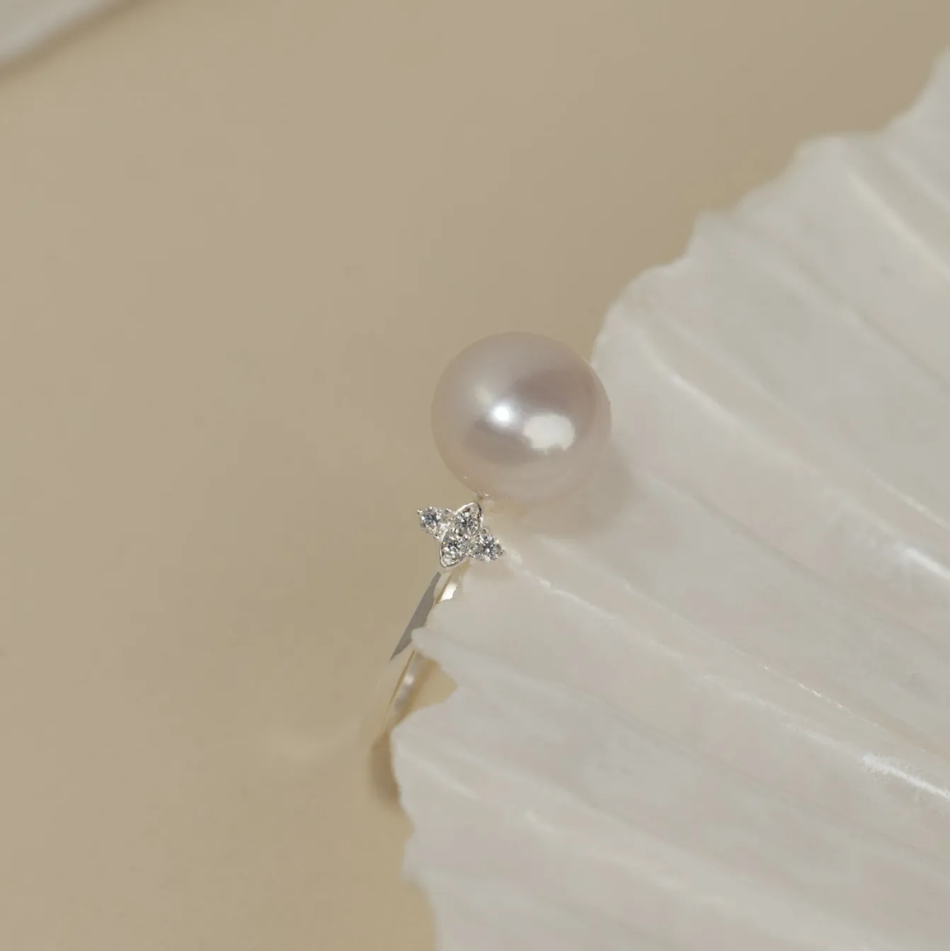 ULA PEARL SILVER RING