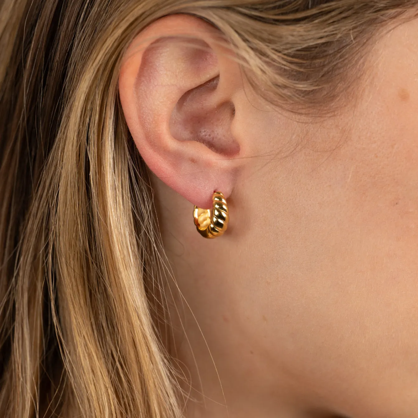 ULRIKKA GOLDEN CREOL EARRING