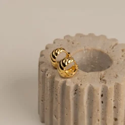 ULRIKKA GOLDEN HUGGIE EARRING