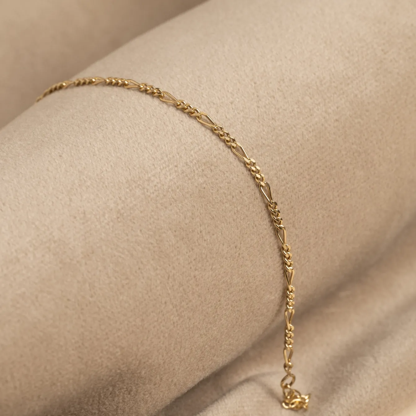 UMA FIGARO SOLID GOLD BRACELET