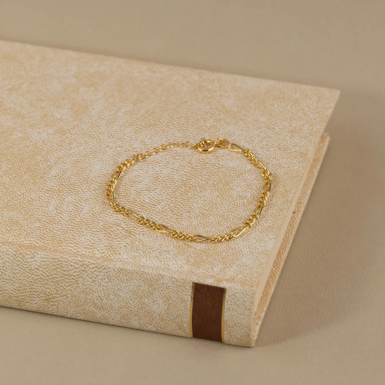 UMA MEDIUM FIGARO GOLDEN BRACELET - Sisi Copenhagen