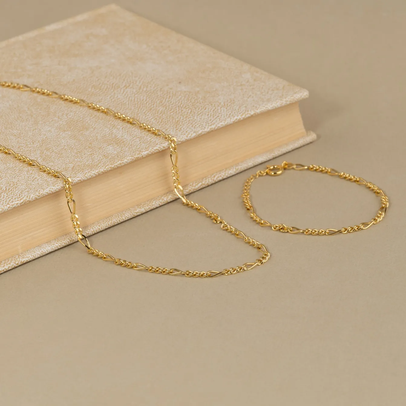 UMA MEDIUM FIGARO GOLDEN BRACELET - Sisi Copenhagen