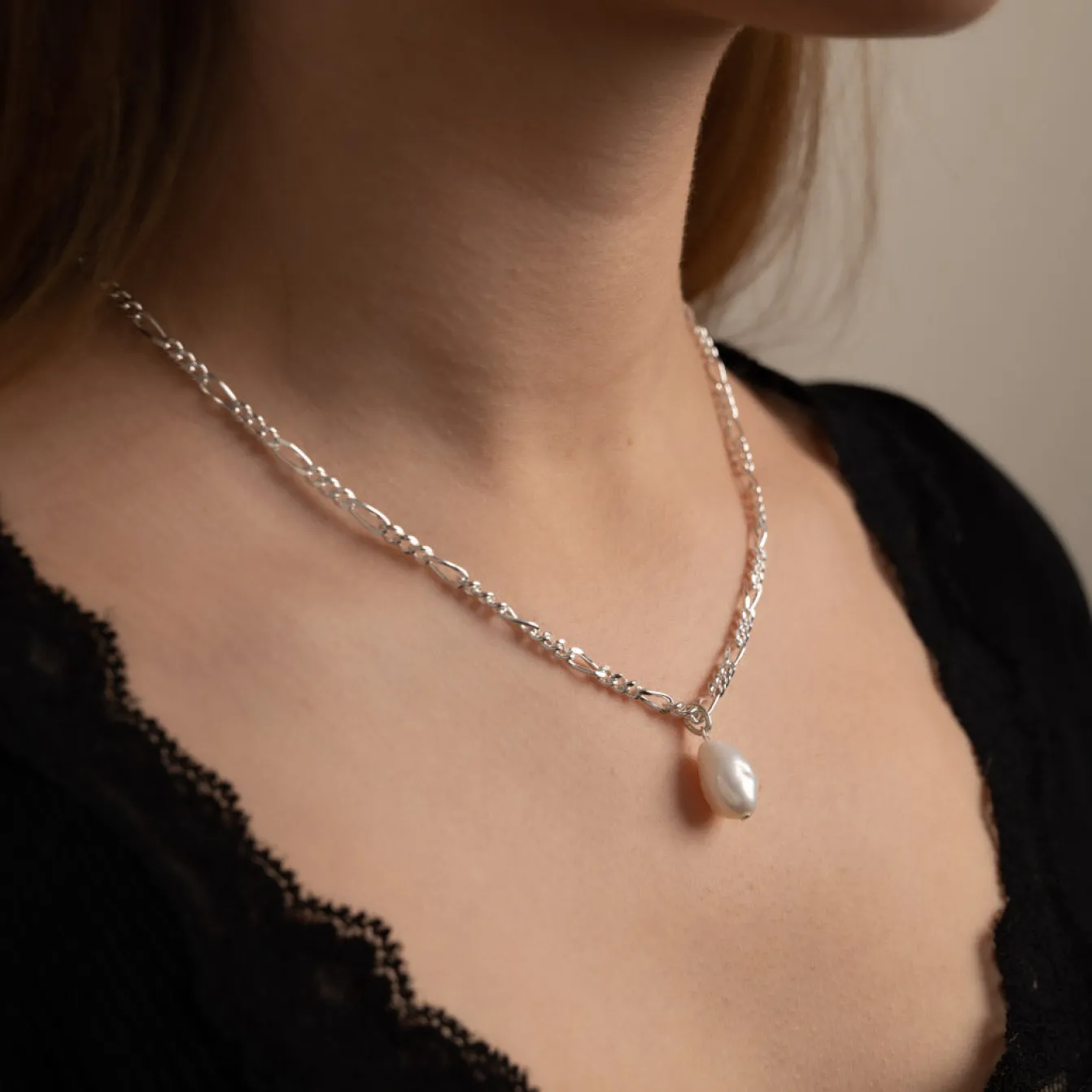 UMA PEARL MEDIUM FIGARO SILVER CHAIN - Sisi Copenhagen