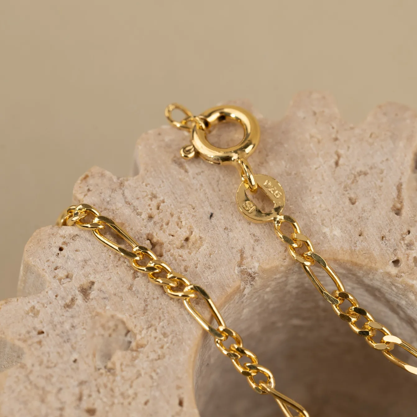 UMA SMALL FIGARO GOLDEN BRACELET - Sisi Copenhagen